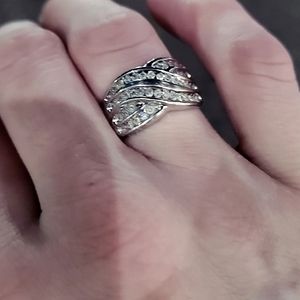 10k white gold / genuine natural diamond crossover ring